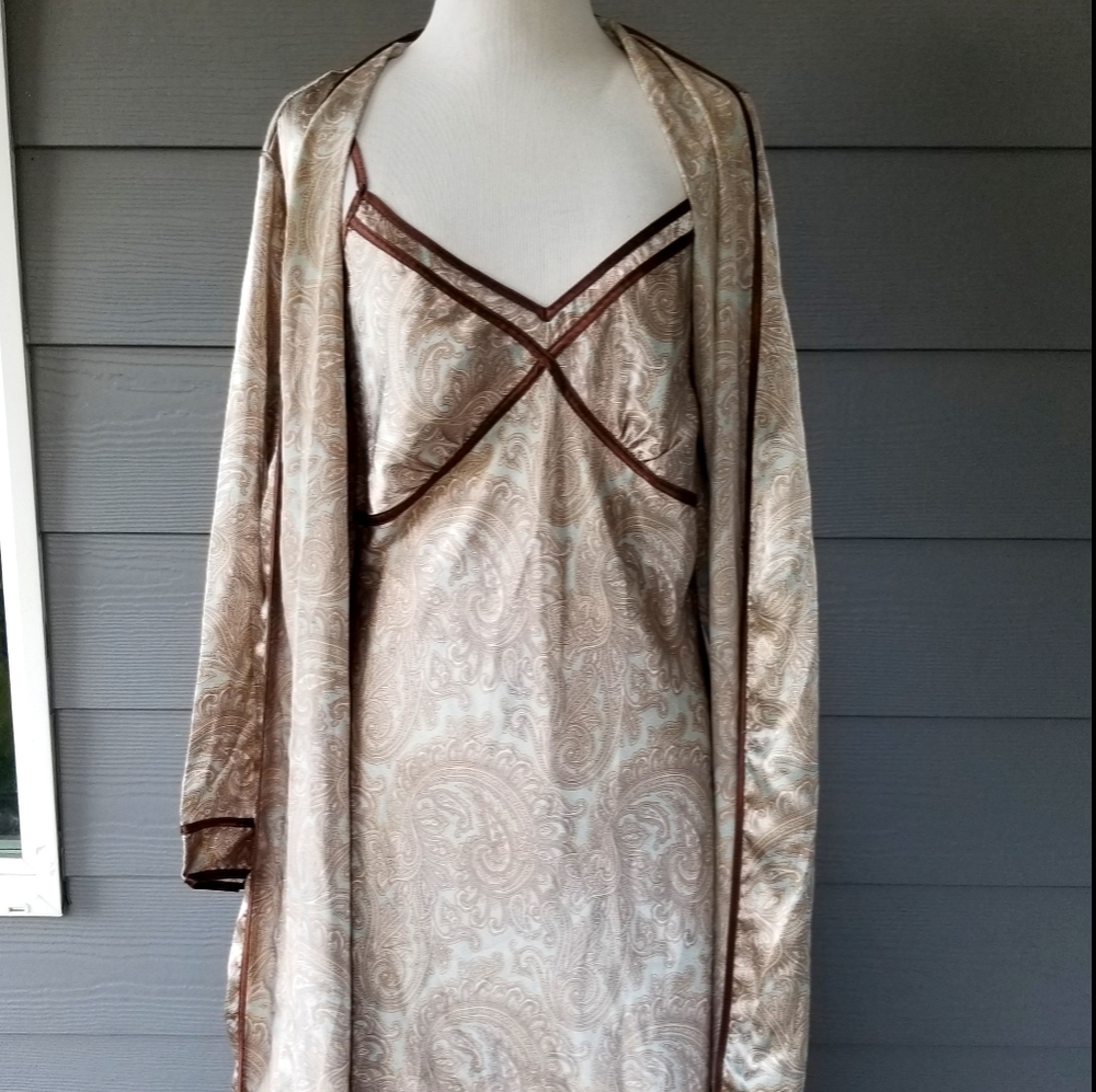 Sensara robe and nighty